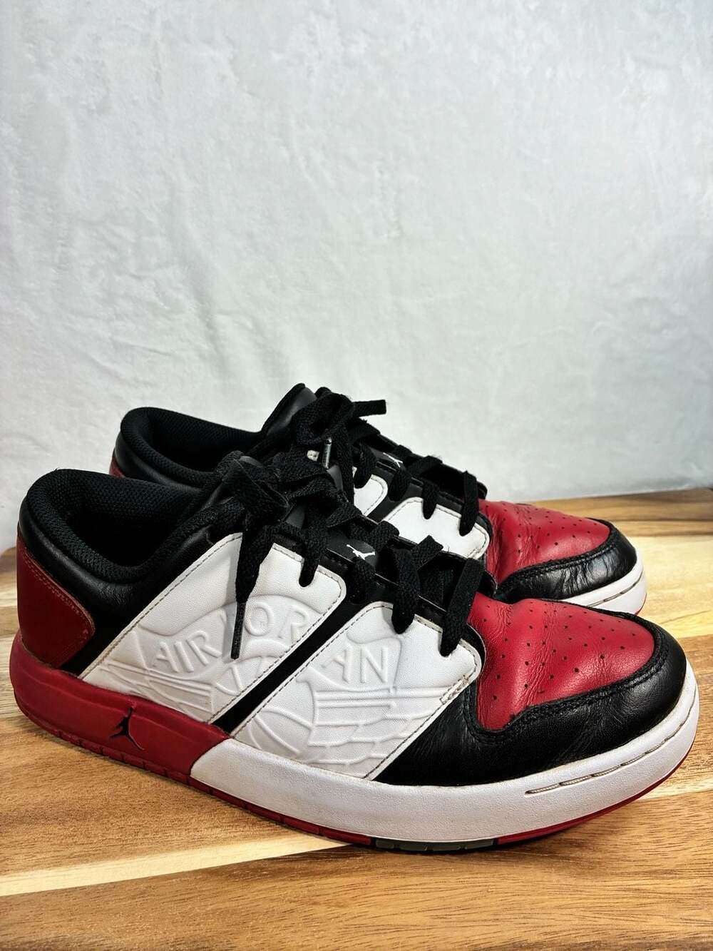 Jordan Nu Retro 1 Low Size 9 Chicago Varsity Red Black White DV5141-601